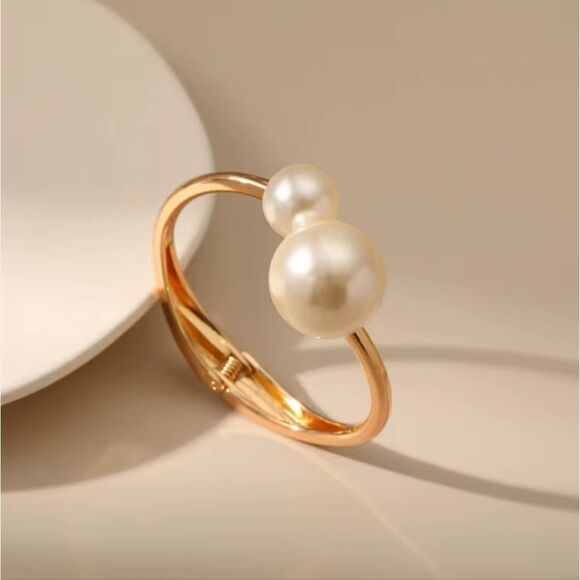 Brand New Top Fashion Gold Tone Pearls Bangle Bracelet - Picture 3 of 10
